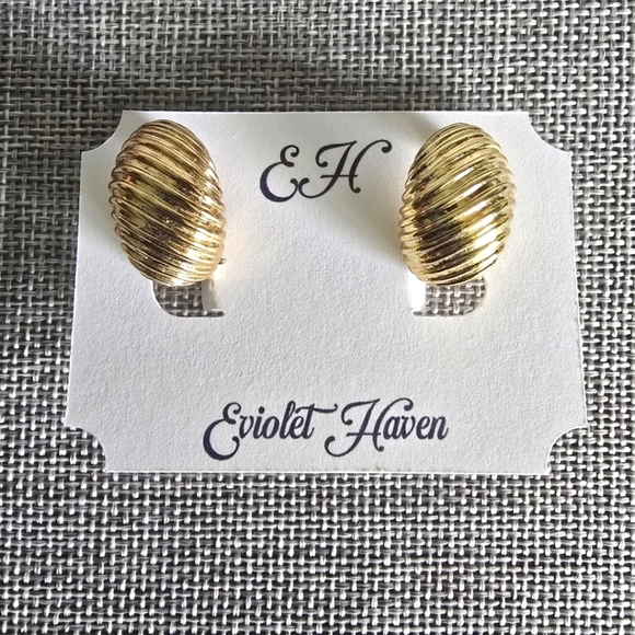 Gold Shell Shrimp Style Clip on Earrings - Picture 2 of 3